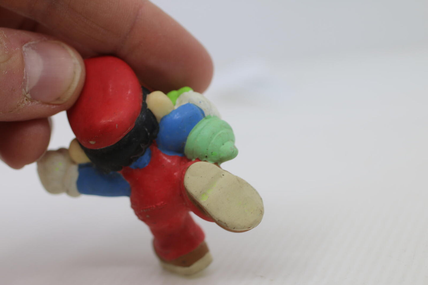 Mario Bros. Mario w/ Turnip 1989 Nintendo Applause PVC Figurine Vintage 2 Inch