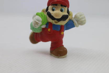 Mario Bros. Mario w/ Turnip 1989 Nintendo Applause PVC Figurine Vintage 2 Inch