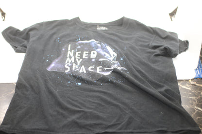 I need my space darth vader Star wars t-shirt size medium Mad engine