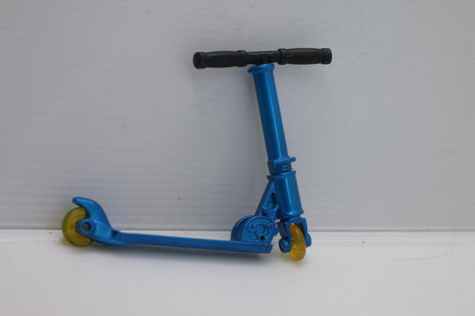 2001 Wendy’s Finger Scooter Kids Meal Toy