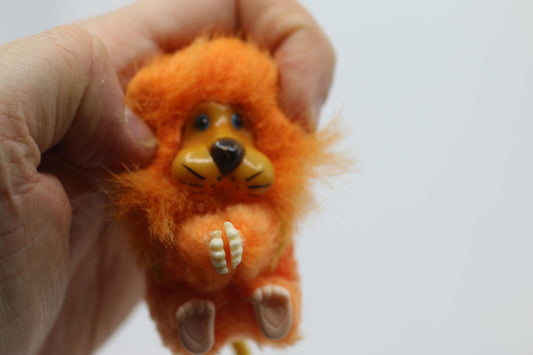 Vintage Orange Fuzzy Lion Figurine Pencil Clip hands
