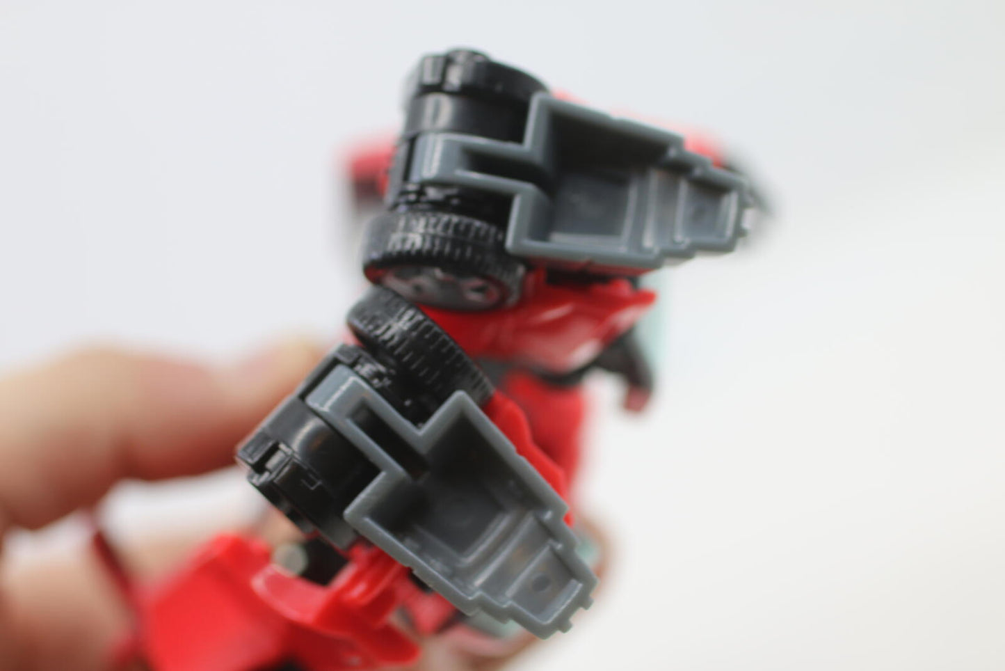 Transformers classic Universe Autobot Swerve Chevy Aveo Robot in disguise 2007