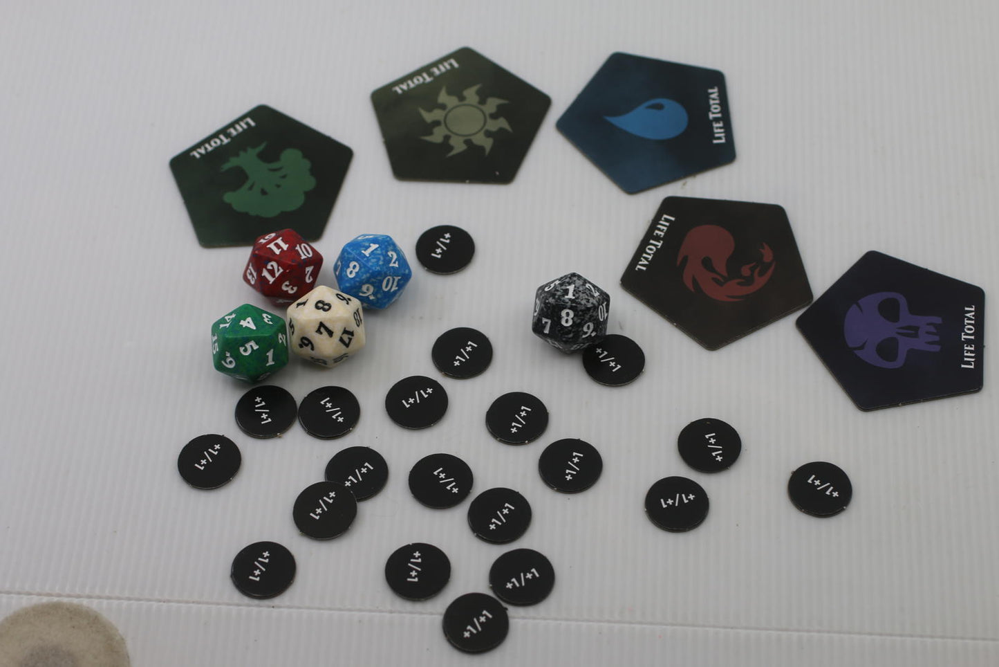 Set of Multi-Colored 20-Sided Dice and Gaming Tokens MTG GAMES accessories parts