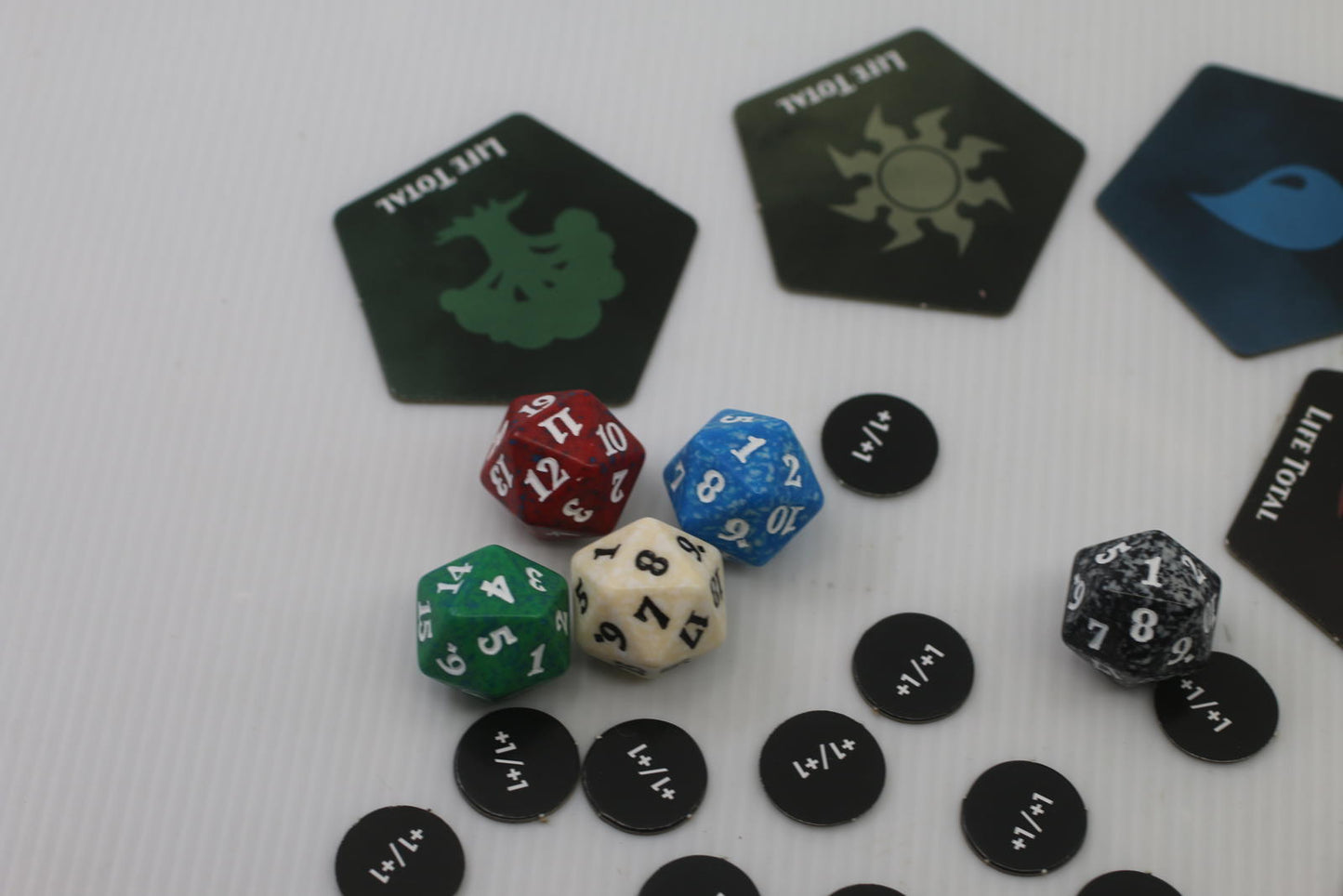 Set of Multi-Colored 20-Sided Dice and Gaming Tokens MTG GAMES accessories parts