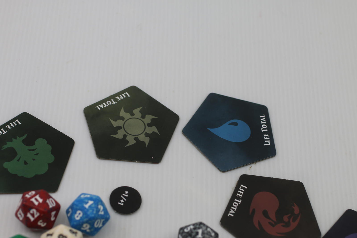 Set of Multi-Colored 20-Sided Dice and Gaming Tokens MTG GAMES accessories parts