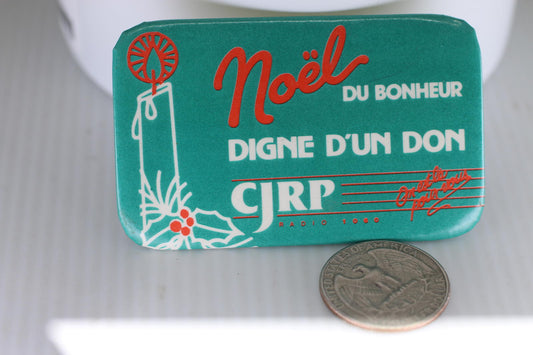 Vintage CJRP Radio Christmas Pin Badge Noël Du Bonheur