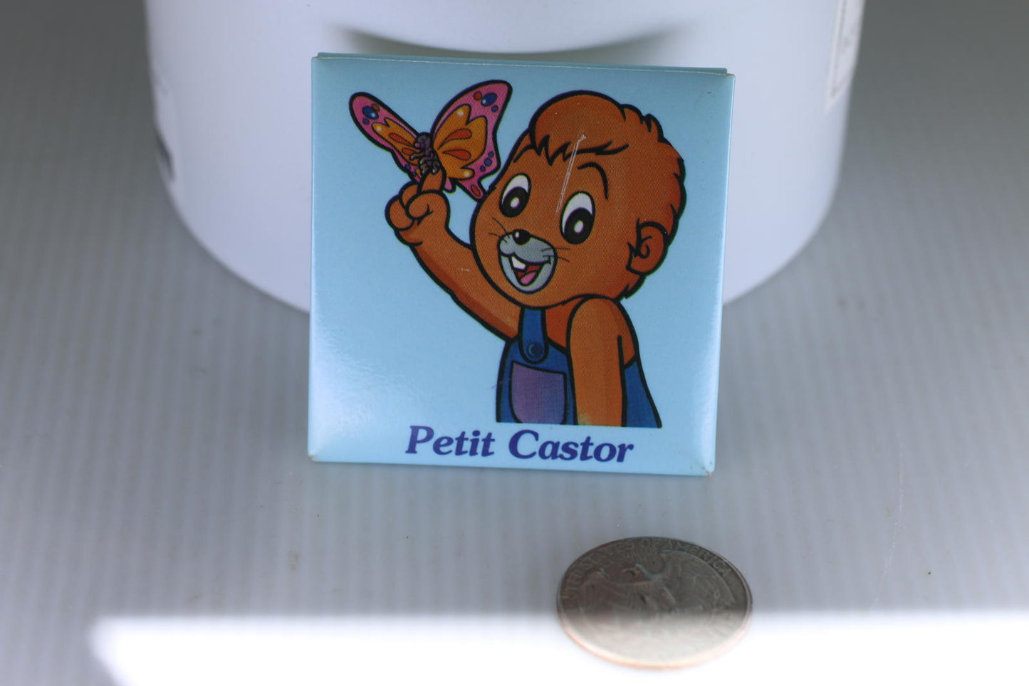 Petit Castor Cartoon Character Pin Badge Buttom Vintage Télé-série French