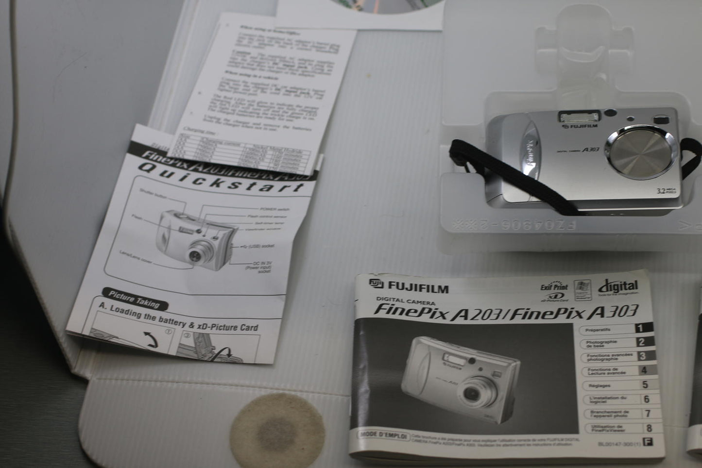Fujifilm FinePix A303 3.2MP Digital Camera Boxed Complete Manuals Cable CD