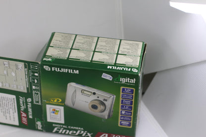 Fujifilm FinePix A303 3.2MP Digital Camera Boxed Complete Manuals Cable CD