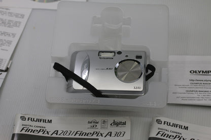Fujifilm FinePix A303 3.2MP Digital Camera Boxed Complete Manuals Cable CD