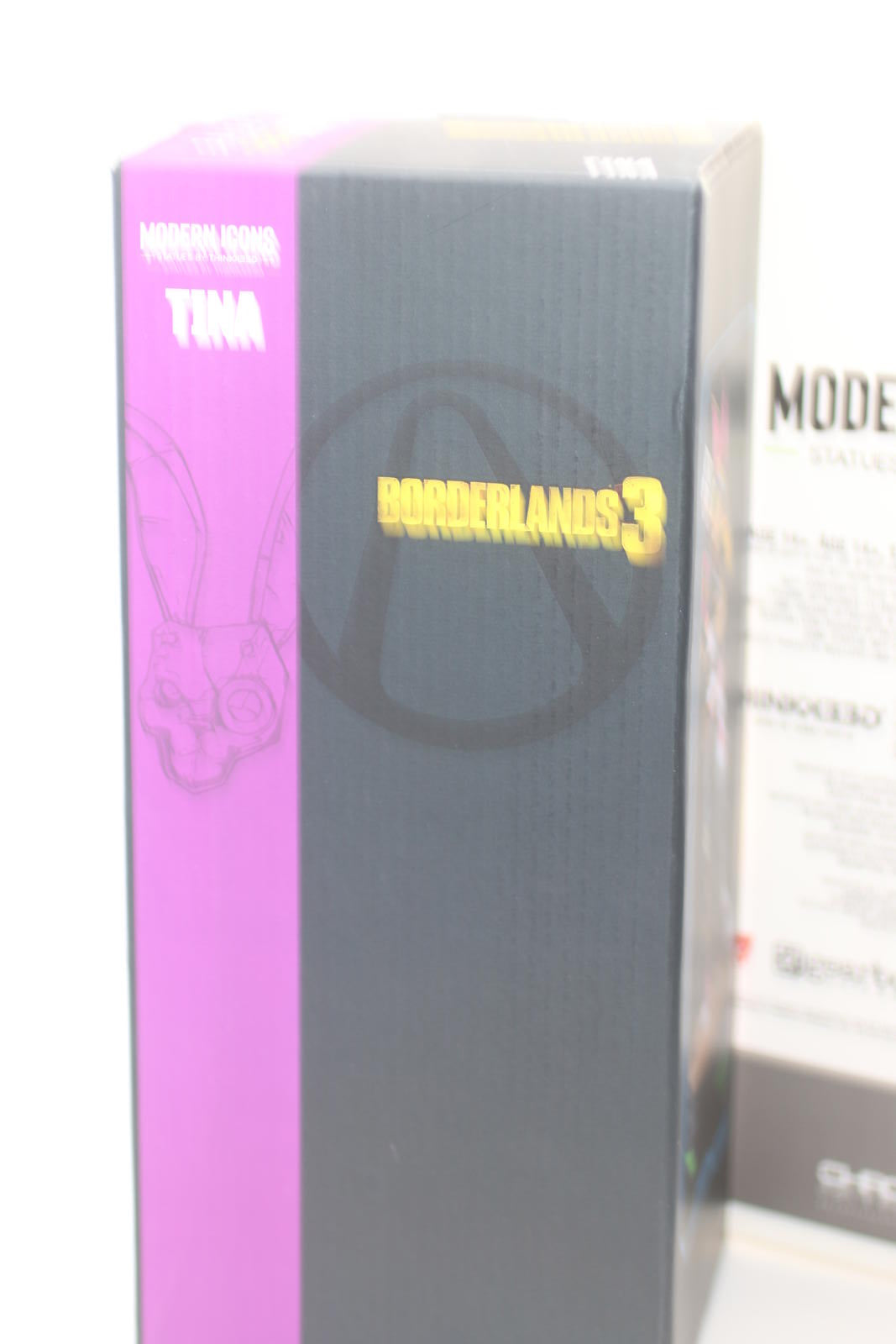 Borderlands 3 Tiny Tina Modern Icons Statue by ThinkGeek – Opened Displayed