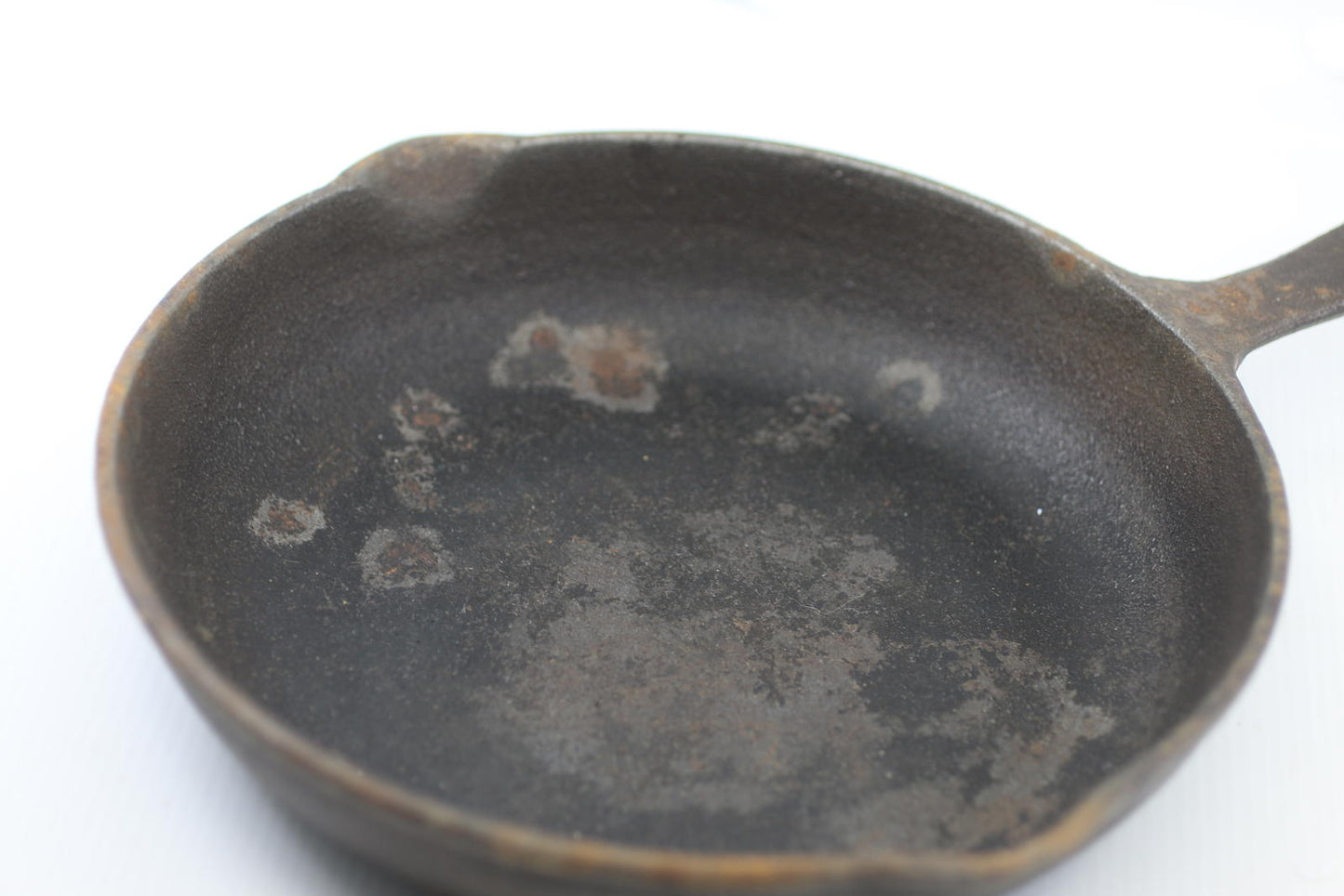 CASRON Taiwan Cast Iron Skillet Lot of 2 – Vintage – Heavy Rust/Patina