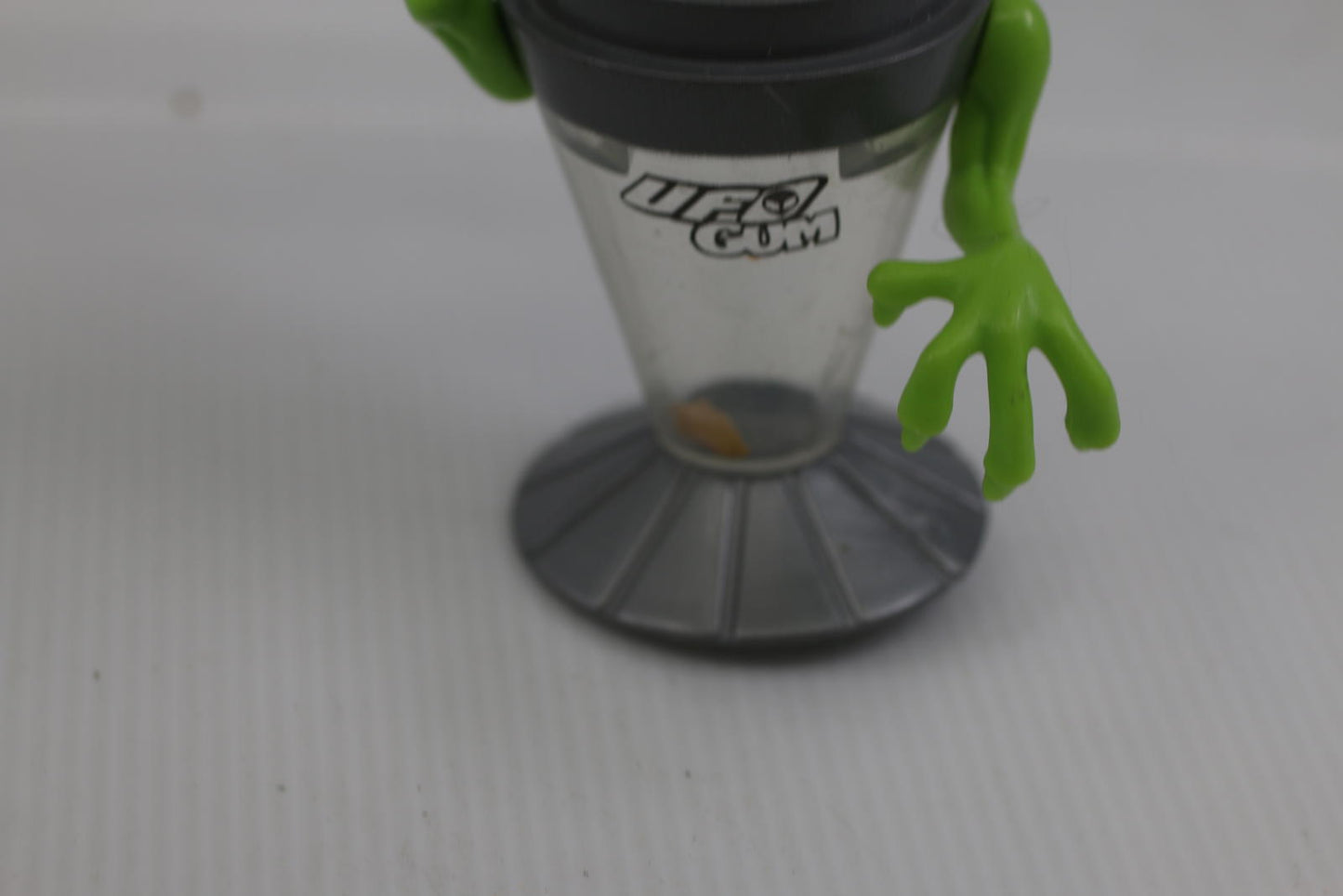 Vintage 1998 De Jongh UFO GUM Alien Bubble Gum 5” Candy Container GREEN ALIEN