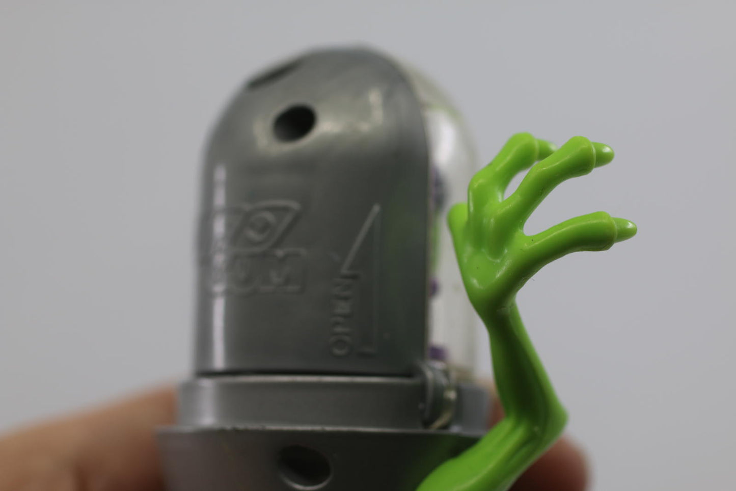 Vintage 1998 De Jongh UFO GUM Alien Bubble Gum 5” Candy Container GREEN ALIEN