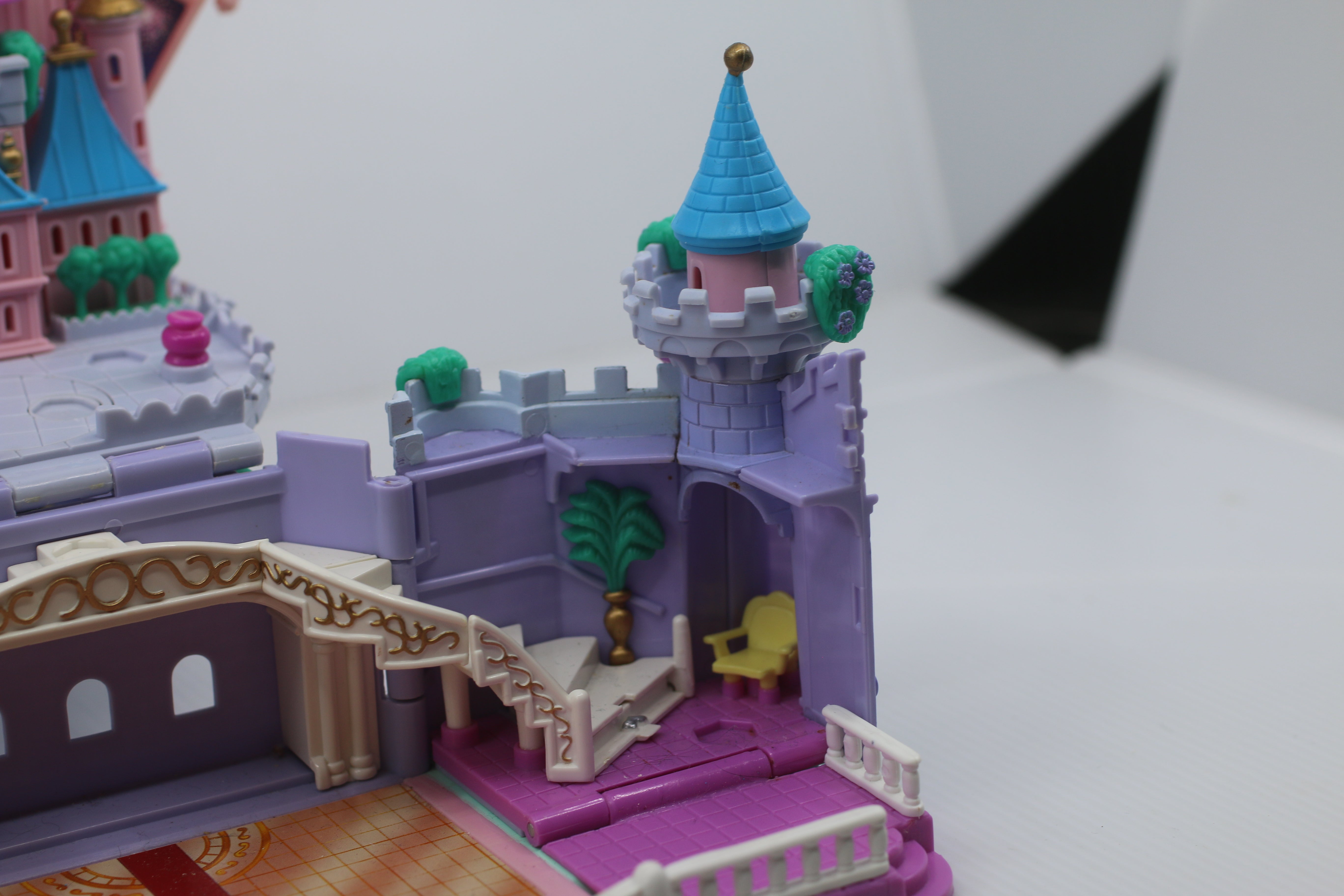 Polly Pocket shops Bluebird Toy 1995 Light up Castle complete