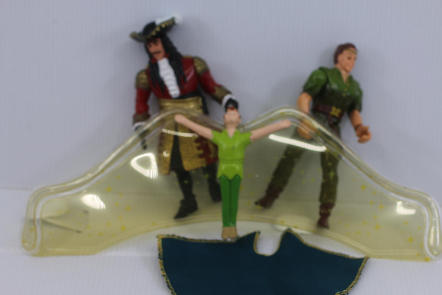 Vintage Disney Peter Pan Captain Hook action Figure Lot w Flying Glider Cape toy