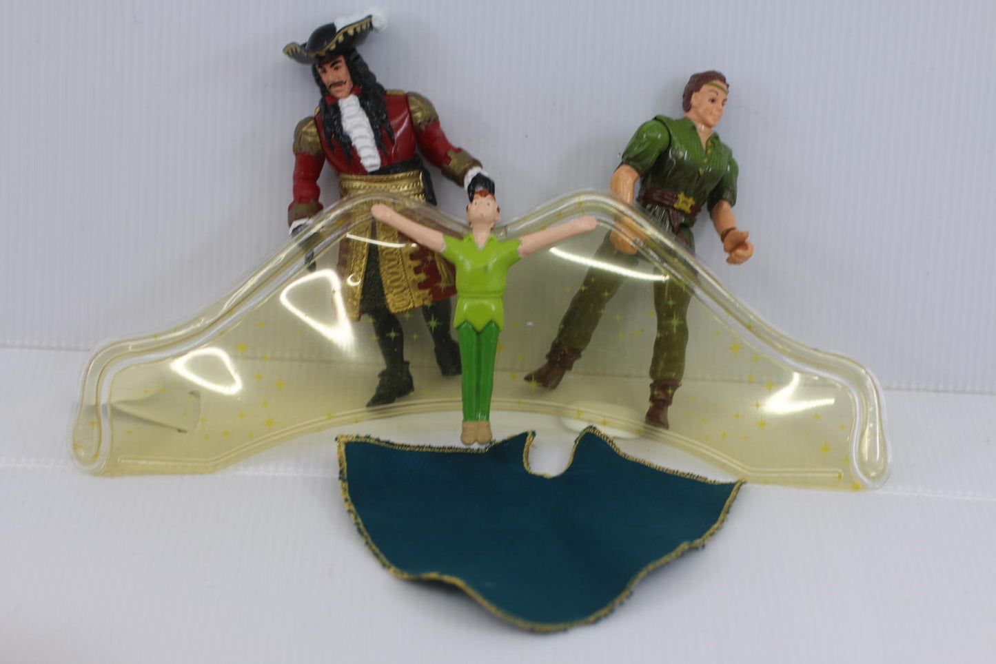 Vintage Disney Peter Pan Captain Hook action Figure Lot w Flying Glider Cape toy
