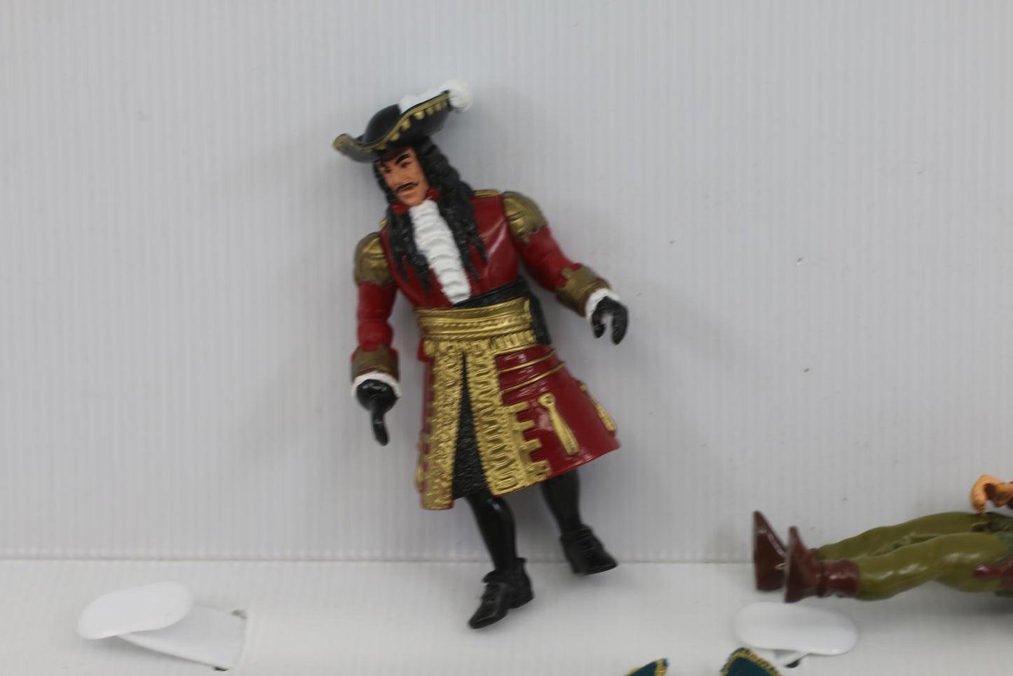 Vintage Disney Peter Pan Captain Hook action Figure Lot w Flying Glider Cape toy