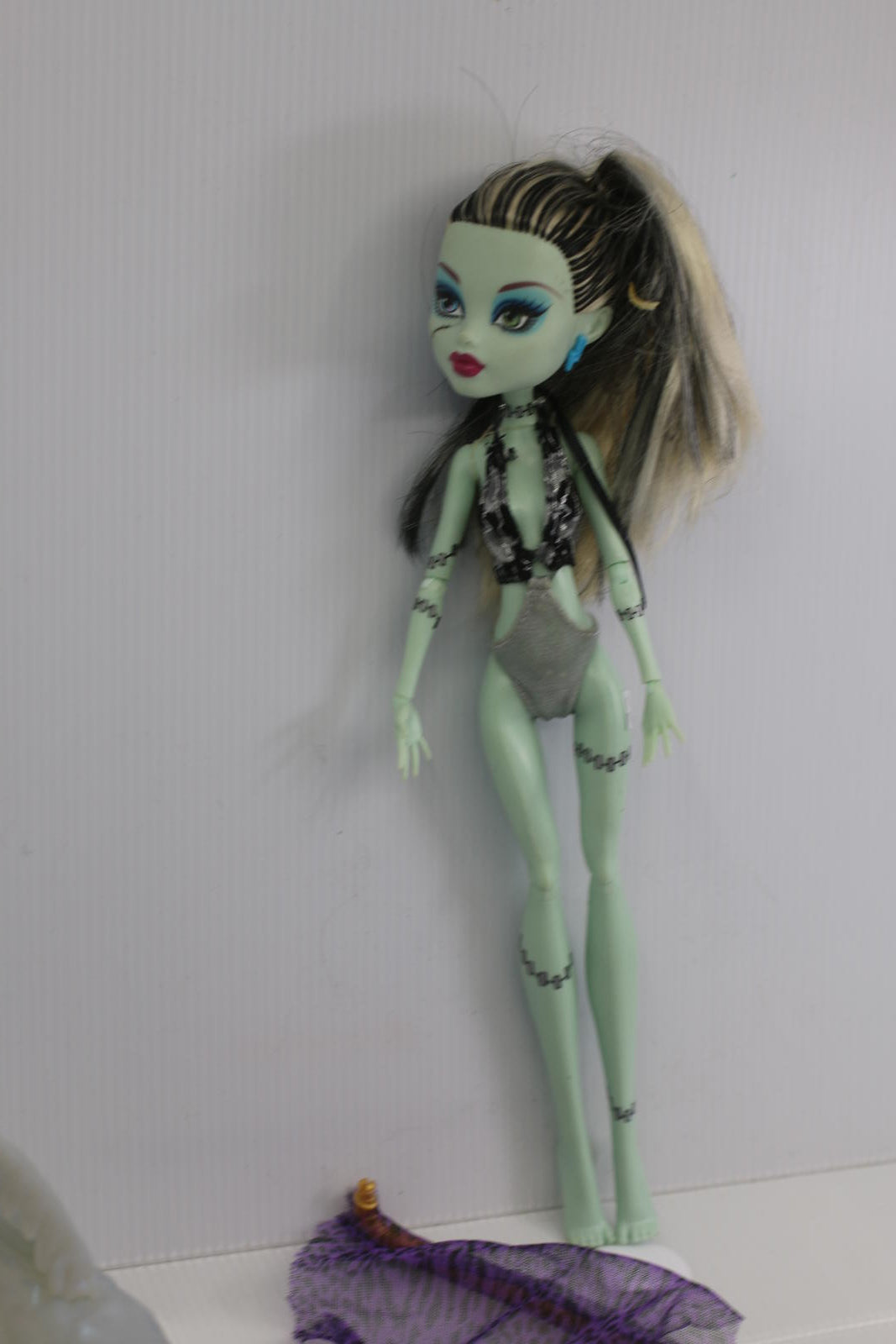 Monster High Doll Power Ghouls Frankie Stein with Accessories and Coffin Bed toy
