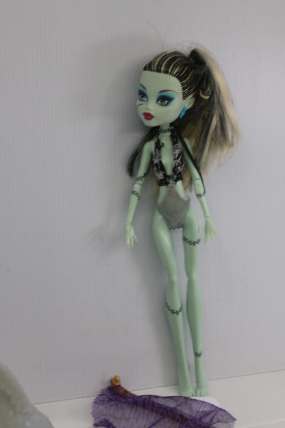 Monster High Doll Power Ghouls Frankie Stein with Accessories and Coffin Bed toy
