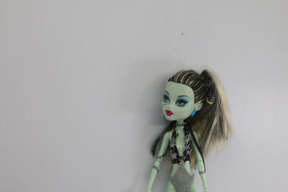 Monster High Doll Power Ghouls Frankie Stein with Accessories and Coffin Bed toy