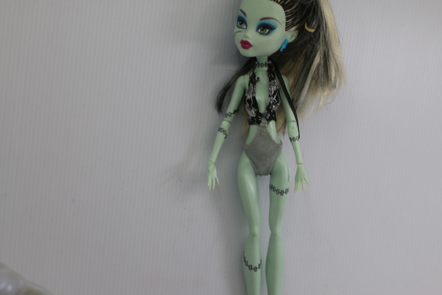 Monster High Doll Power Ghouls Frankie Stein with Accessories and Coffin Bed toy
