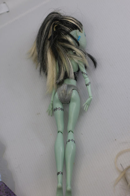Monster High Doll Power Ghouls Frankie Stein with Accessories and Coffin Bed toy