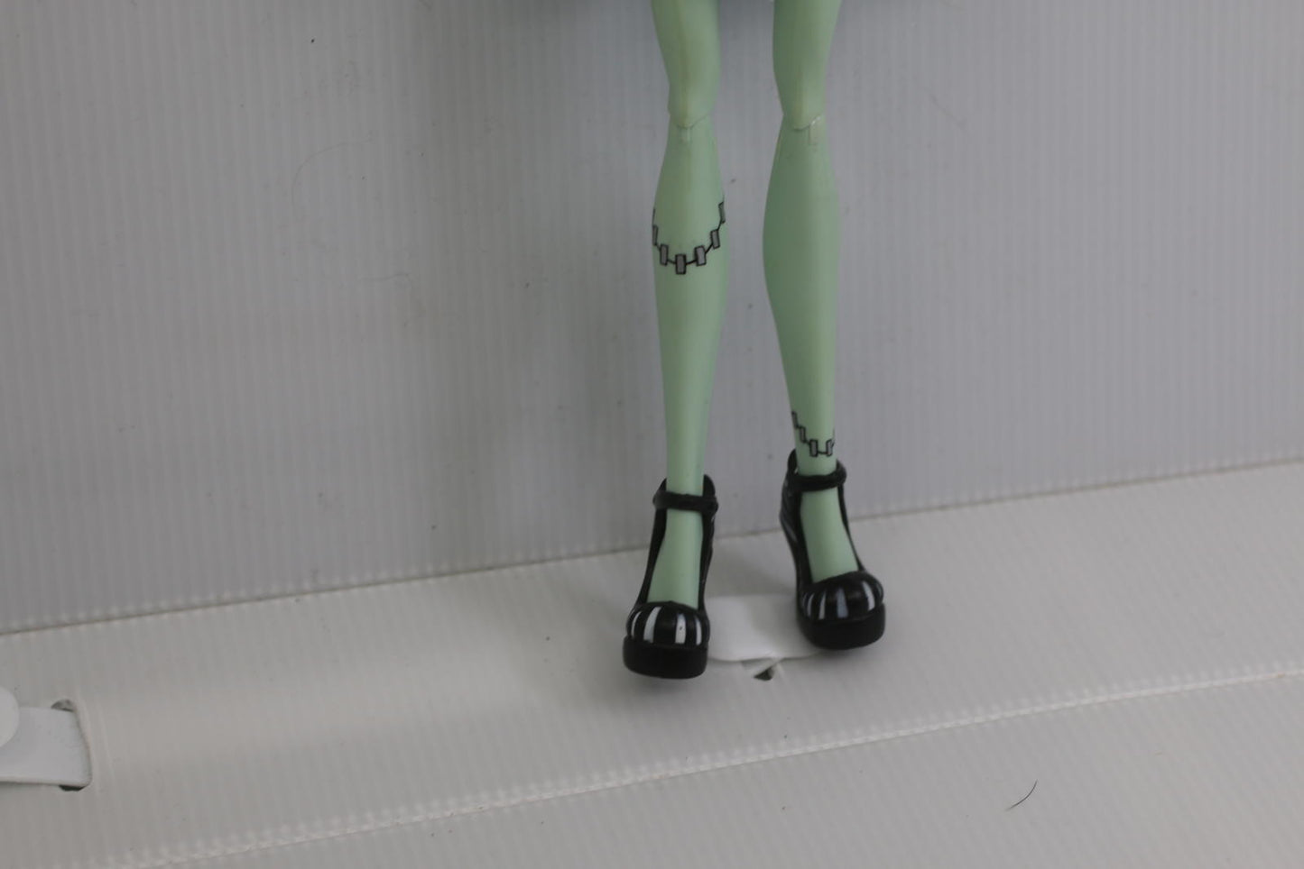 Monster High Doll Power Ghouls Frankie Stein with Accessories and Coffin Bed toy