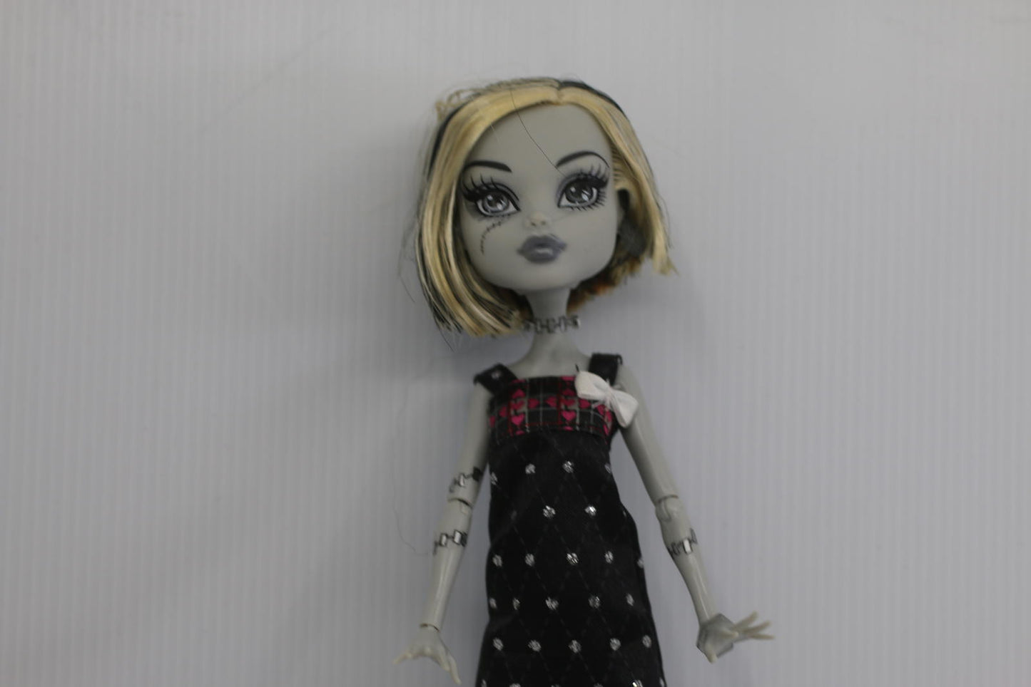 Monster High Skull Shores Black White Frankie Stein Doll