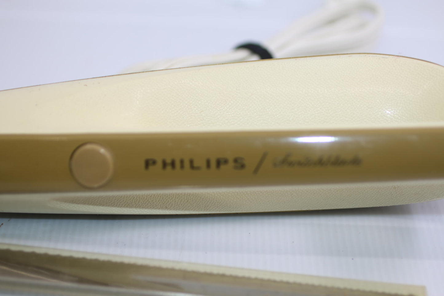 Vintage Philips Electric Knife – Model KB5235 – Mid-Century Kitchen Appliance