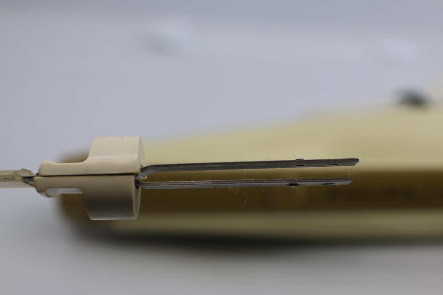 Vintage Philips Electric Knife – Model KB5235 – Mid-Century Kitchen Appliance