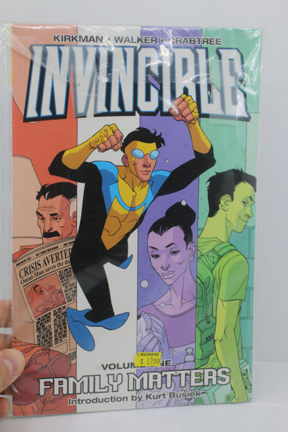 INVINCIBLE - TRADE PAPERBACK VOLUME #1 - FAMILY MATTERS