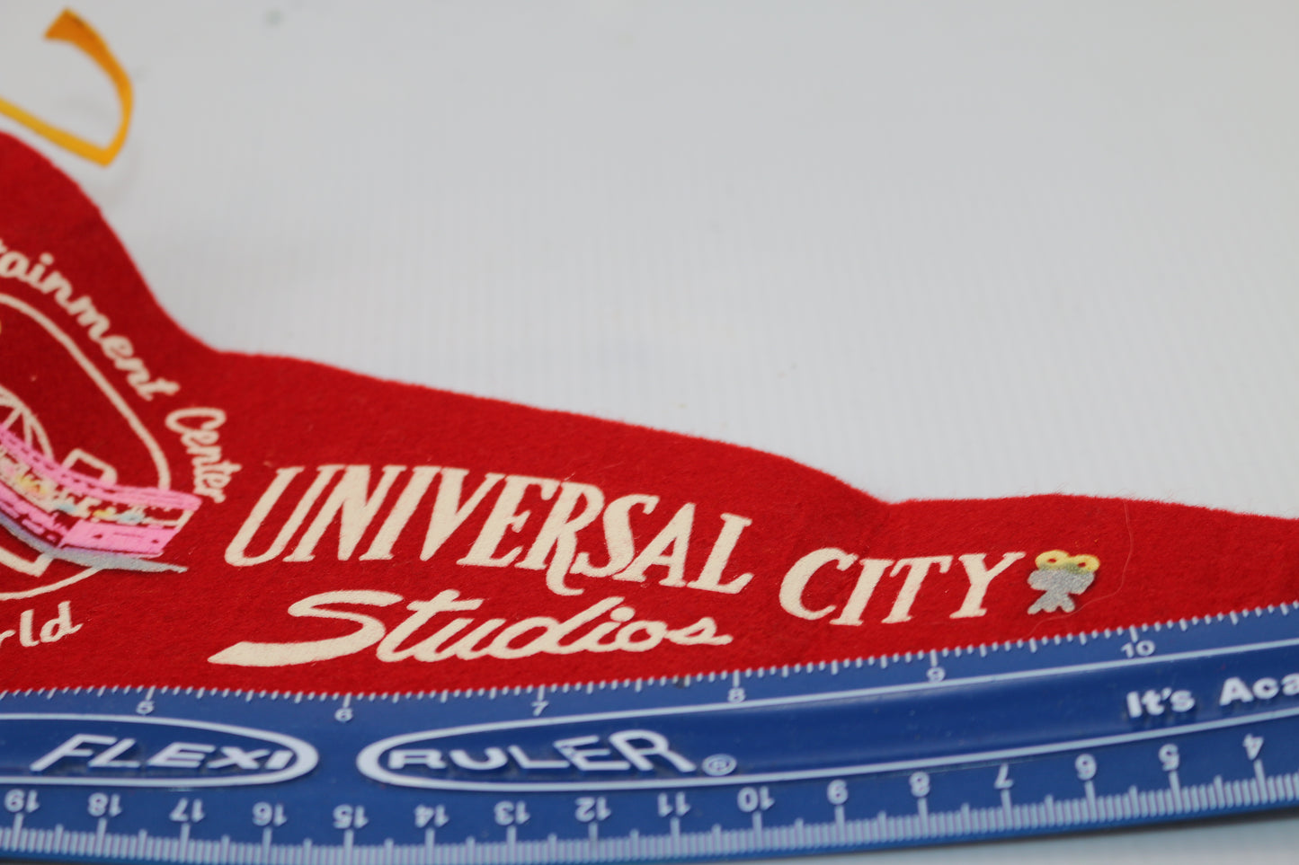 Vintage pennant felt Souvenir USA Universal city Studios red Entertainment