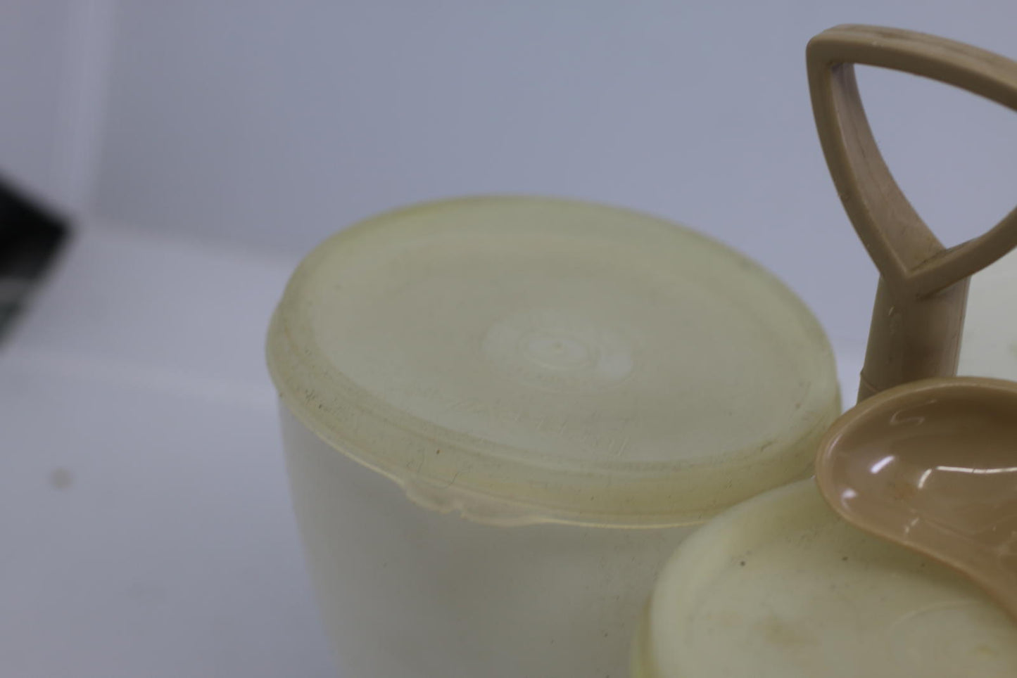 VINTAGE TUPPERWARE #757 CONDIMENT CADDY W/HANDLE, CUPS, SPOON & LIDS - ALMOND