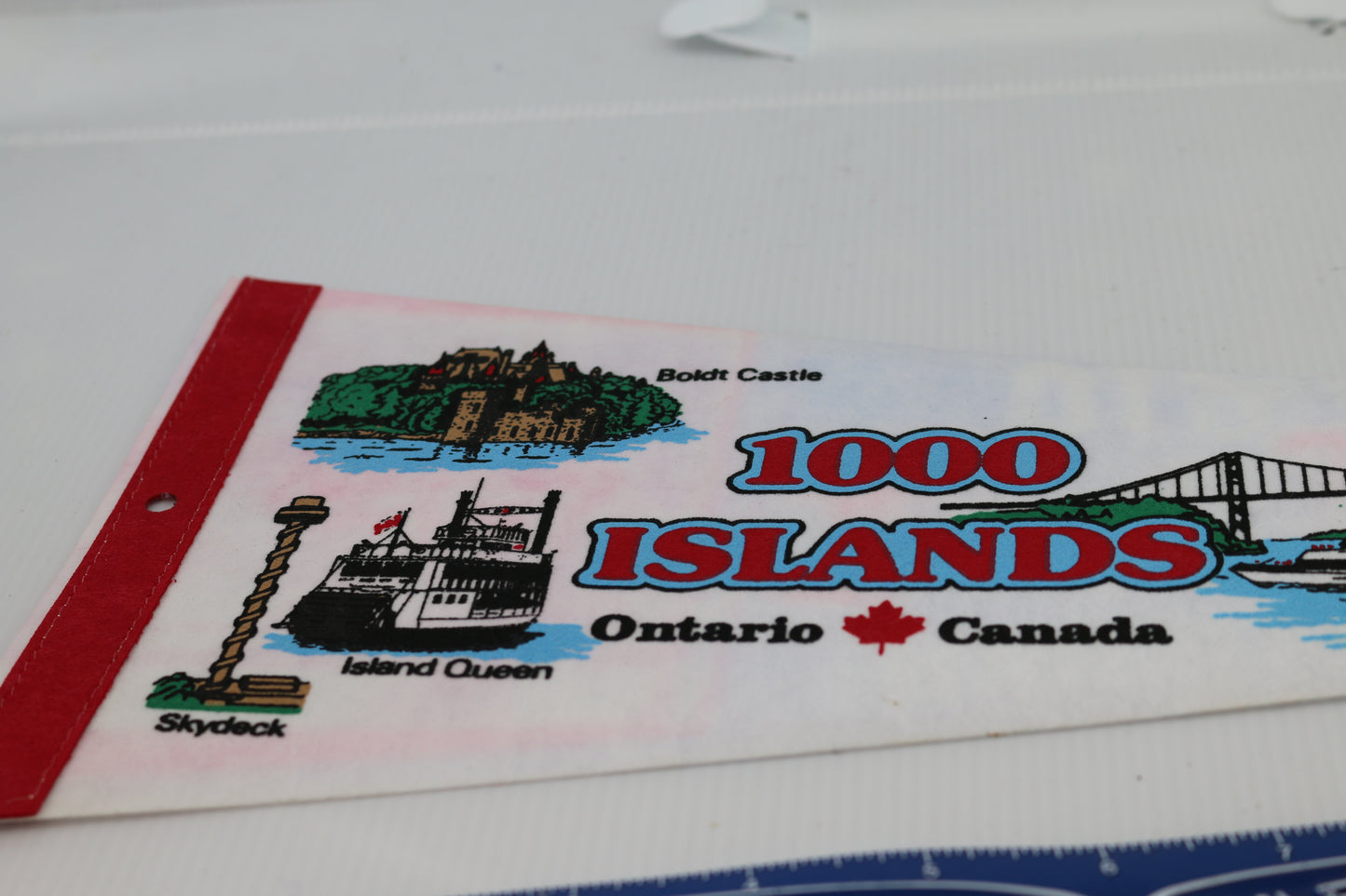 Vintage Souvenir Felt Pennant Canada 1000 Islands Ontario island Queen