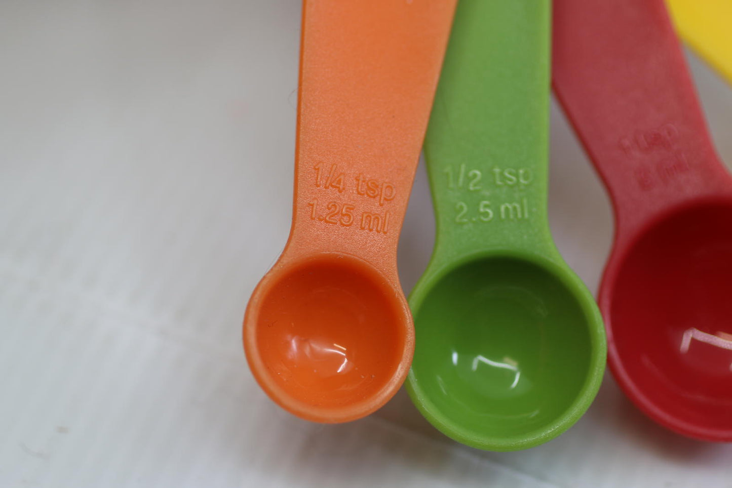 ThinkKitchen Set of 5 Colorful Measuring Spoons