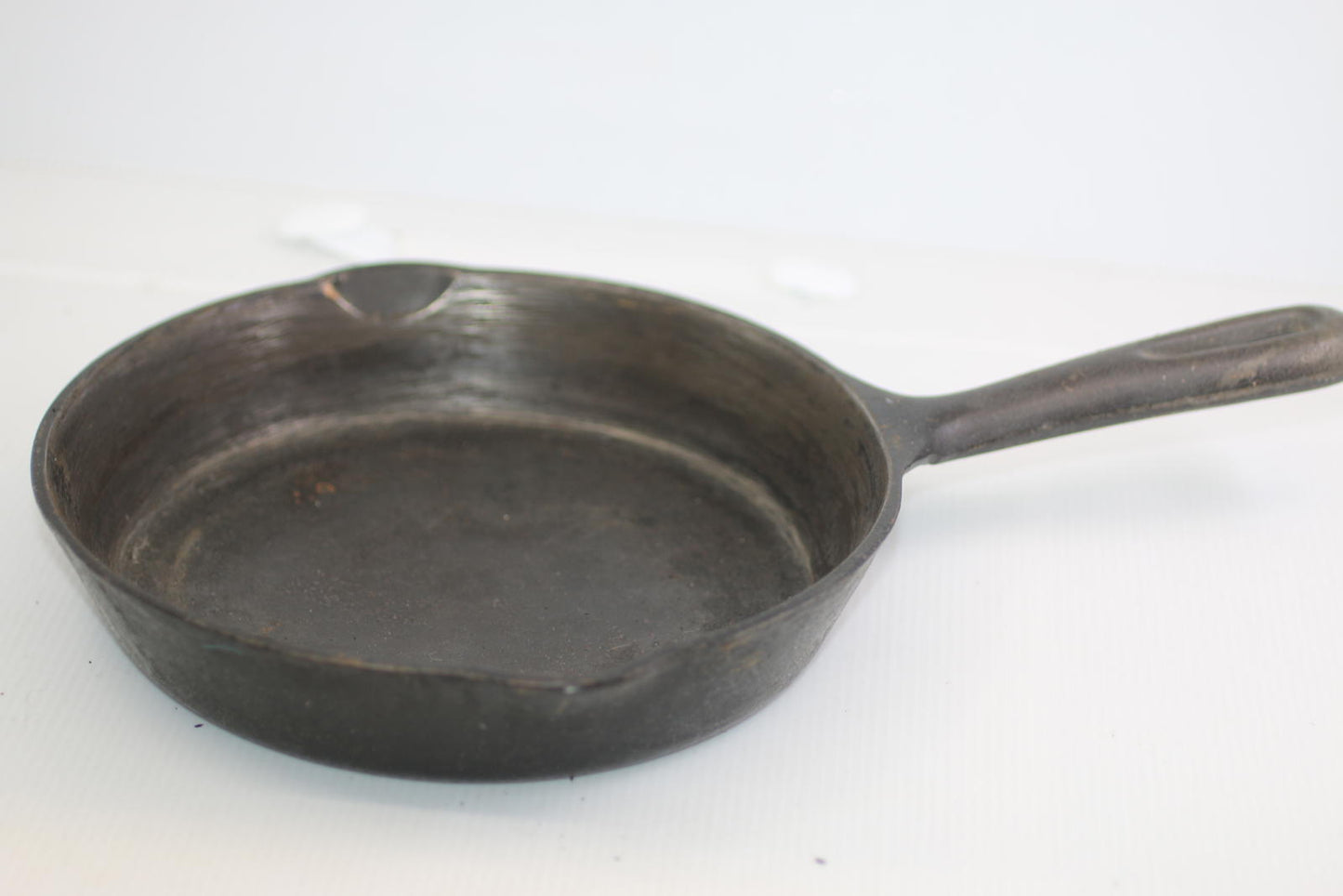 Vintage Cast Iron FinDlAY Skillet Frying Pan with TWO Pour Spouts