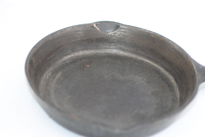 Vintage Cast Iron FinDlAY Skillet Frying Pan with TWO Pour Spouts
