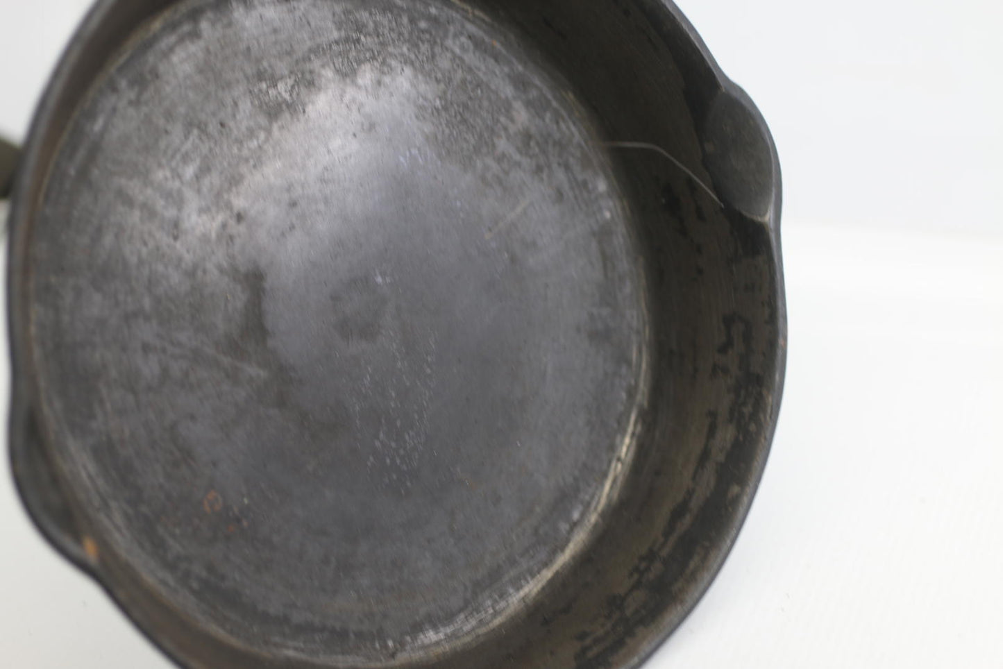 Vintage Cast Iron FinDlAY Skillet Frying Pan with TWO Pour Spouts