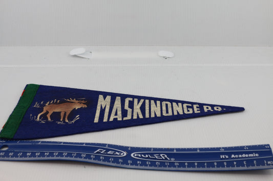 Vintage pennant felt souvenir Maskinongé P.Q. Moose blue Québec canada