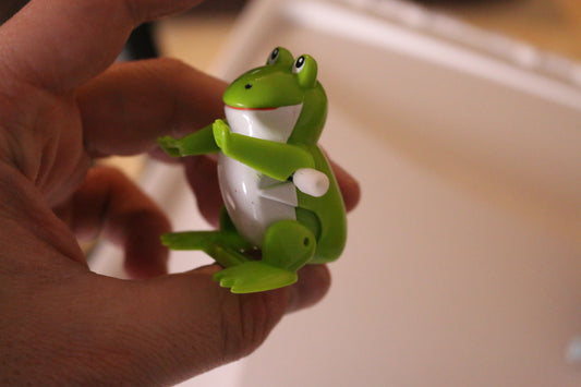 Mini Wind-Up Flipping Frogs action figure toy