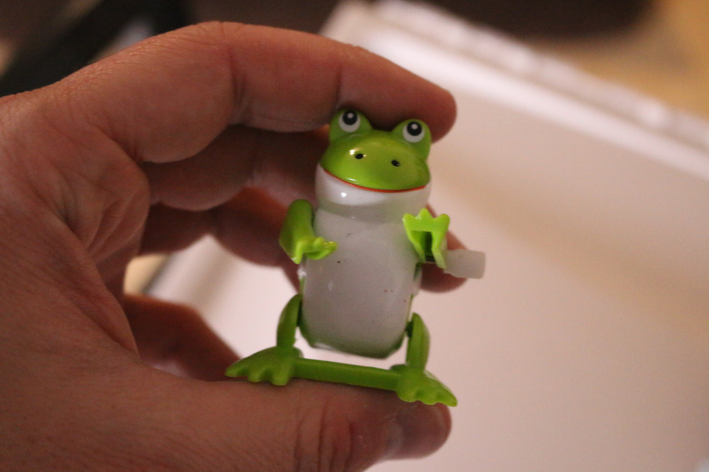 Mini Wind-Up Flipping Frogs action figure toy