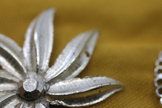 Vintage Silver Tone Floral Brooch – Sculptural Flower Design