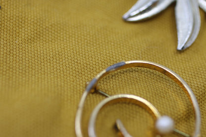 Vintage Gold Tone Spiral Brooch Faux Pearl Minimalist Design