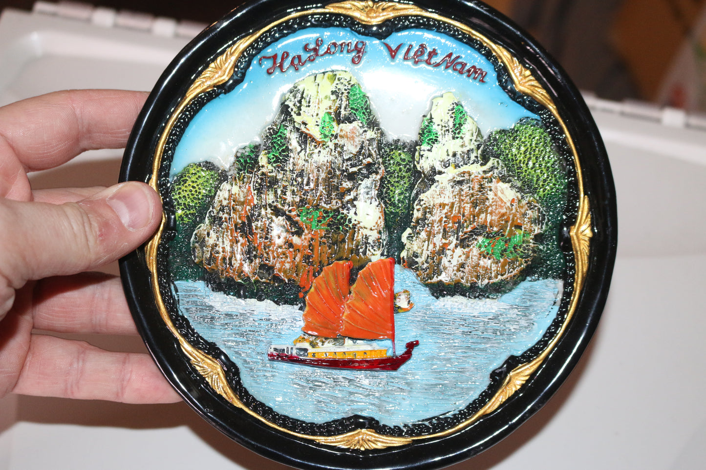 Ha long VIETNAM TOURIST SOUVENIR WALL HANGING PLATE 5"