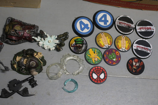 Mixed Marvel Legends / Diamond Select / comic figure accessories stands lot toys