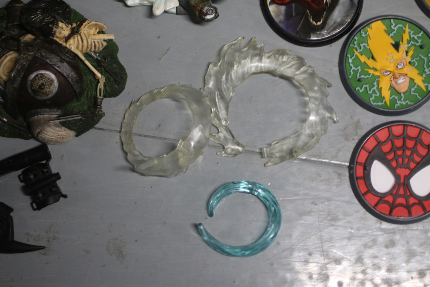 Mixed Marvel Legends / Diamond Select / comic figure accessories stands lot toys