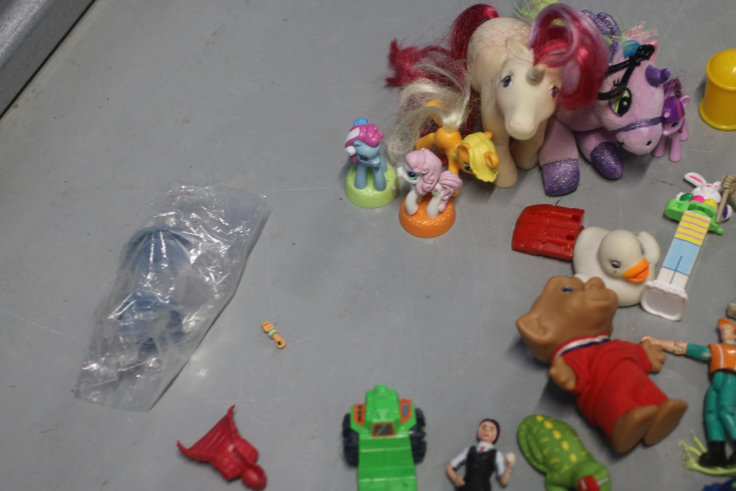 Large Kids Toy Lot Figures, Animals & Accessories Daycare Reseller Friendly Bulk