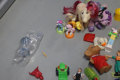 Large Kids Toy Lot Figures, Animals & Accessories Daycare Reseller Friendly Bulk