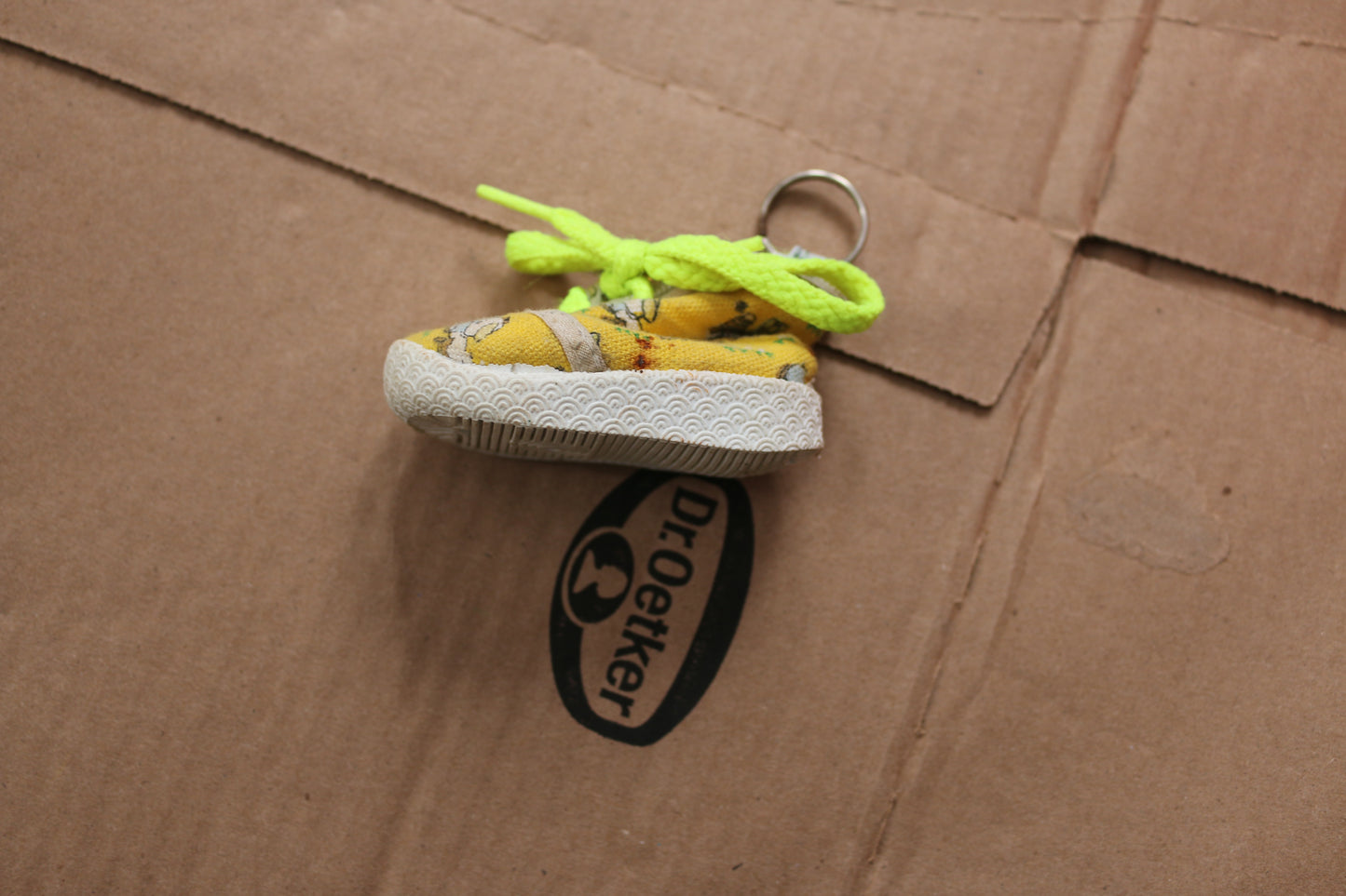 Rare Yellow Sneaker Keychain Keyring Chuck Shoe key ring toy Vintage rare